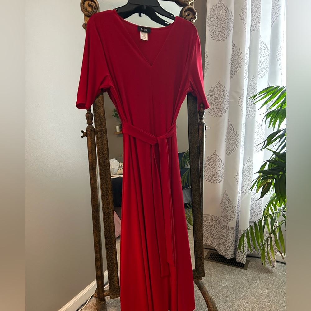 Red short sleeve tie waist midi dress size L